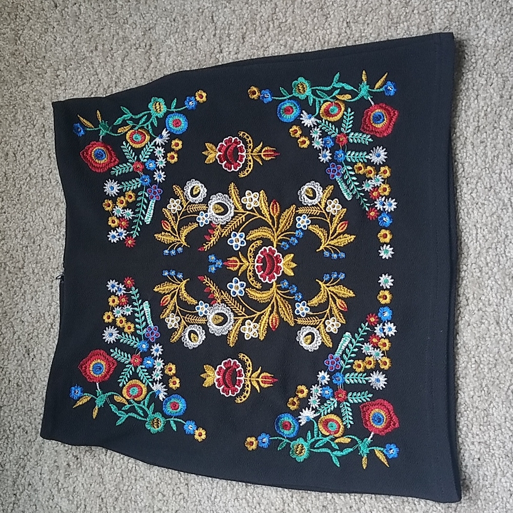 Embroidered mini skirt, No Brand Tag, Size Small